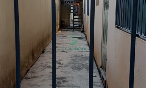 Sobrado à Venda ou Locação em Alto de Pinheiros | 360m² | Piscina | 8 Vagas | Quintal