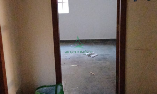 Sobrado à Venda ou Locação em Alto de Pinheiros | 360m² | Piscina | 8 Vagas | Quintal