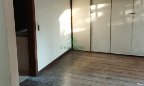 Sobrado à Venda ou Locação em Alto de Pinheiros | 360m² | Piscina | 8 Vagas | Quintal