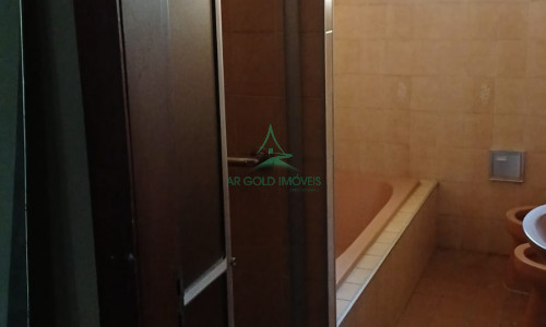 Sobrado à Venda ou Locação em Alto de Pinheiros | 360m² | Piscina | 8 Vagas | Quintal