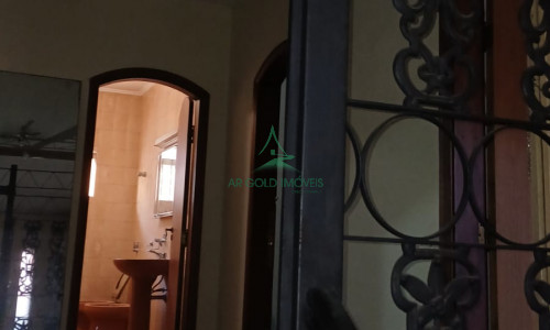 Sobrado à Venda ou Locação em Alto de Pinheiros | 360m² | Piscina | 8 Vagas | Quintal