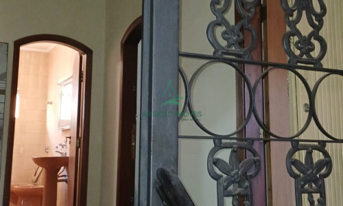 Sobrado à Venda ou Locação em Alto de Pinheiros | 360m² | Piscina | 8 Vagas | Quintal
