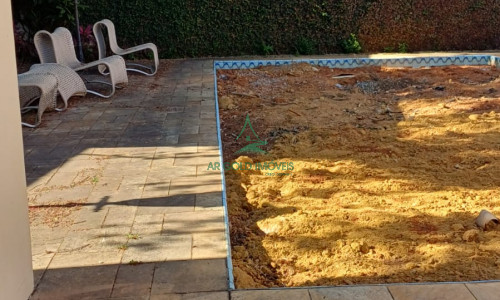 Sobrado à Venda ou Locação em Alto de Pinheiros | 360m² | Piscina | 8 Vagas | Quintal