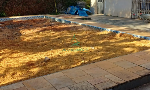 Sobrado à Venda ou Locação em Alto de Pinheiros | 360m² | Piscina | 8 Vagas | Quintal