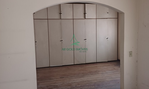 Sobrado à Venda ou Locação em Alto de Pinheiros | 360m² | Piscina | 8 Vagas | Quintal