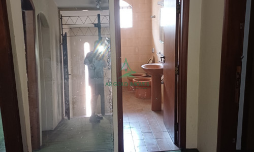 Sobrado à Venda ou Locação em Alto de Pinheiros | 360m² | Piscina | 8 Vagas | Quintal