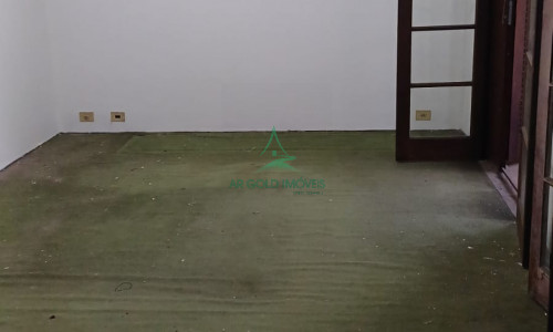 Sobrado à Venda ou Locação em Alto de Pinheiros | 360m² | Piscina | 8 Vagas | Quintal