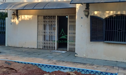 Sobrado à Venda ou Locação em Alto de Pinheiros | 360m² | Piscina | 8 Vagas | Quintal