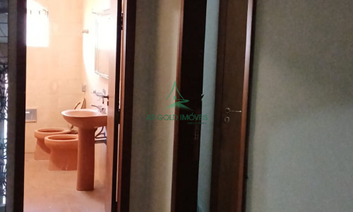Sobrado à Venda ou Locação em Alto de Pinheiros | 360m² | Piscina | 8 Vagas | Quintal