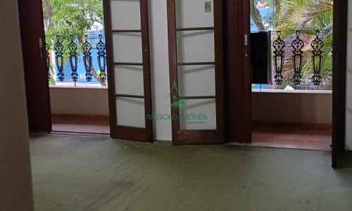 Sobrado à Venda ou Locação em Alto de Pinheiros | 360m² | Piscina | 8 Vagas | Quintal
