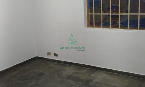 Sobrado à Venda ou Locação em Alto de Pinheiros | 360m² | Piscina | 8 Vagas | Quintal