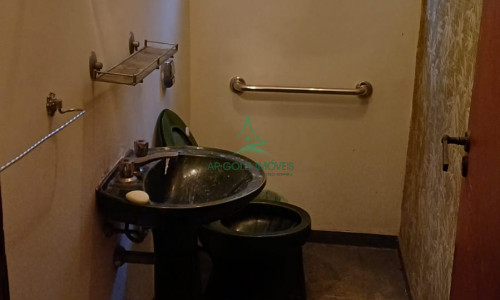 Sobrado à Venda ou Locação em Alto de Pinheiros | 360m² | Piscina | 8 Vagas | Quintal
