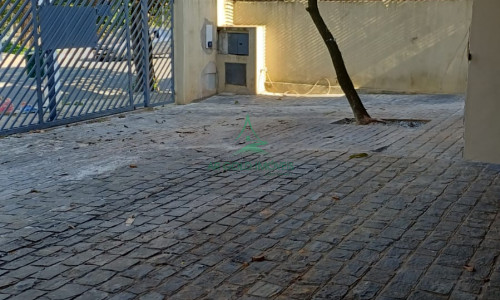 Sobrado à Venda ou Locação em Alto de Pinheiros | 360m² | Piscina | 8 Vagas | Quintal