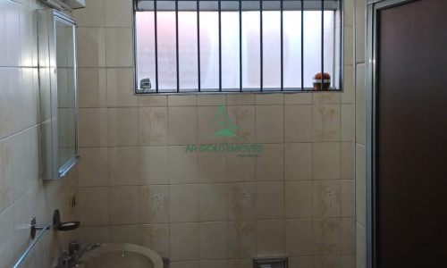 Sobrado à Venda ou Locação em Alto de Pinheiros | 360m² | Piscina | 8 Vagas | Quintal