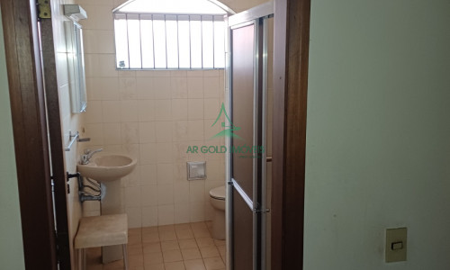Sobrado à Venda ou Locação em Alto de Pinheiros | 360m² | Piscina | 8 Vagas | Quintal
