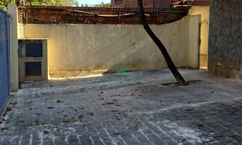 Sobrado à Venda ou Locação em Alto de Pinheiros | 360m² | Piscina | 8 Vagas | Quintal