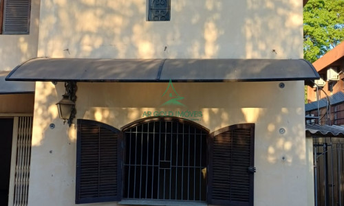 Sobrado à Venda ou Locação em Alto de Pinheiros | 360m² | Piscina | 8 Vagas | Quintal