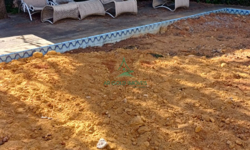 Sobrado à Venda ou Locação em Alto de Pinheiros | 360m² | Piscina | 8 Vagas | Quintal