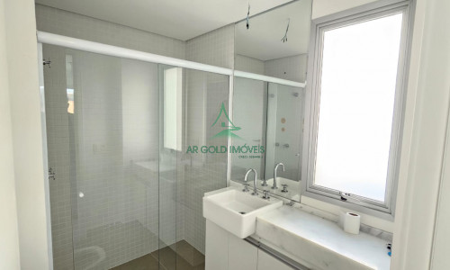 Apartamento à Venda em Pinheiros | 1 Suíte | Semi-Mobiliado | Varanda | 2 Vagas | MOOU
