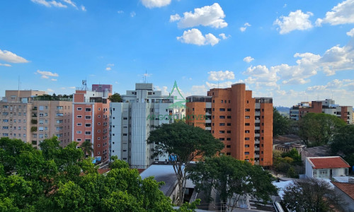 Apartamento à Venda em Pinheiros | 1 Suíte | Semi-Mobiliado | Varanda | 2 Vagas | MOOU