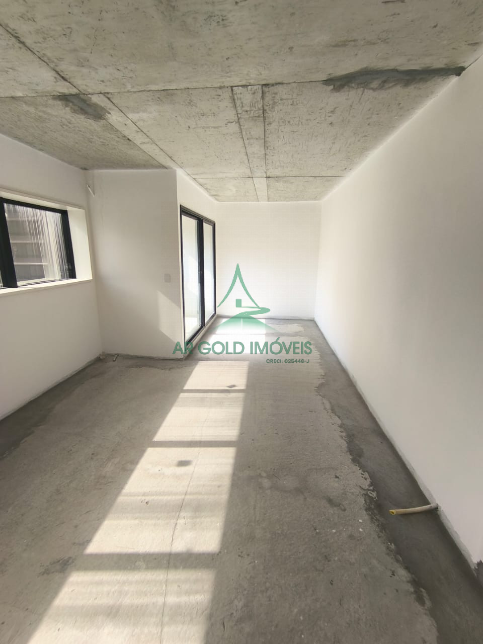 Sala Comercial à Venda em Cerqueira César | 35m² | Piscina | Próx. ao Metrô | Rebouças 499
