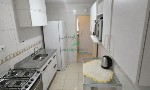 Apartamento à Venda em Pinheiros | 70m² | 2 Quartos | Reformado | 1 Vaga | Condomínio Léo