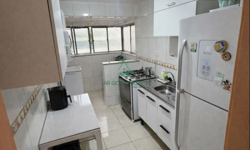 Apartamento à Venda em Pinheiros | 70m² | 2 Quartos | Reformado | 1 Vaga | Condomínio Léo