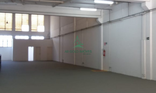 Armazém para Locação em Tamboré | 1.000m² | Doca | Entrada para Caminhão | 9m de Pé-Direito