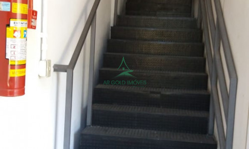 Armazém para Locação em Tamboré | 1.000m² | Doca | Entrada para Caminhão | 9m de Pé-Direito