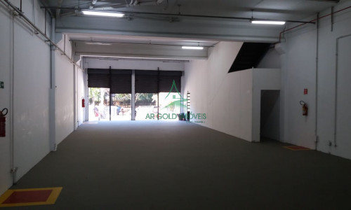Armazém para Locação em Tamboré | 1.000m² | Doca | Entrada para Caminhão | 9m de Pé-Direito