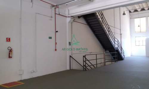 Armazém para Locação em Tamboré | 1.000m² | Doca | Entrada para Caminhão | 9m de Pé-Direito