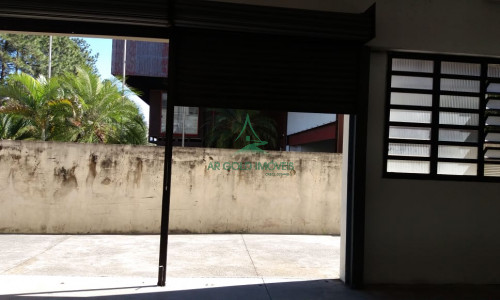 Armazém para Locação em Tamboré | 1.000m² | Doca | Entrada para Caminhão | 9m de Pé-Direito