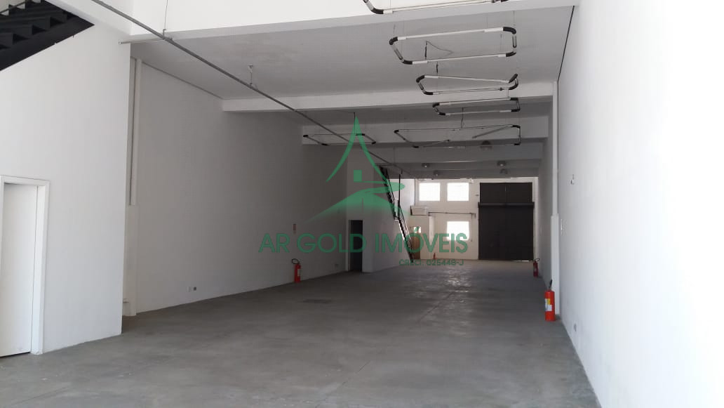 Armazém para Locação em Tamboré | 950m² | Doca | Entrada para Caminhão | 10m de Pé-Direito