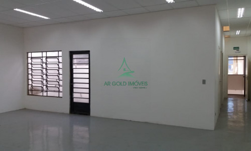 Armazém para Locação em Tamboré | 950m² | Doca | Entrada para Caminhão | 10m de Pé-Direito