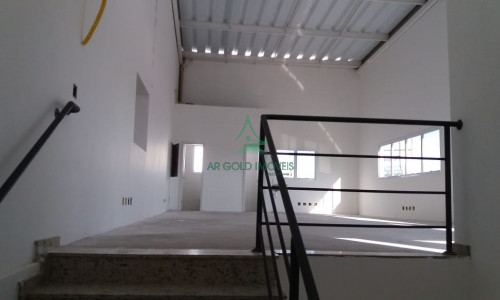 Galpão à Venda ou Locação em Vargem Grande Paulista | 1.000m² | 2 Docas | 13,5m | Raposo Tavares