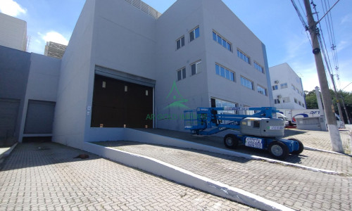 Galpão à Venda ou Locação em Vargem Grande Paulista | 1.000m² | 2 Docas | 13,5m | Raposo Tavares