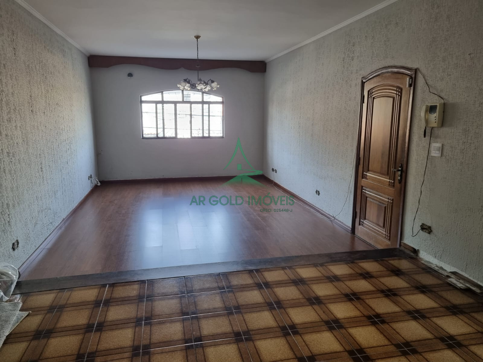 Casa à Venda no Jardim Pinheiros | 207m² | 4 Quartos | 2 Suítes | 2 Vagas