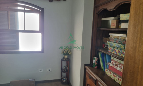 Casa à Venda no Jardim Pinheiros | 207m² | 4 Quartos | 2 Suítes | 2 Vagas