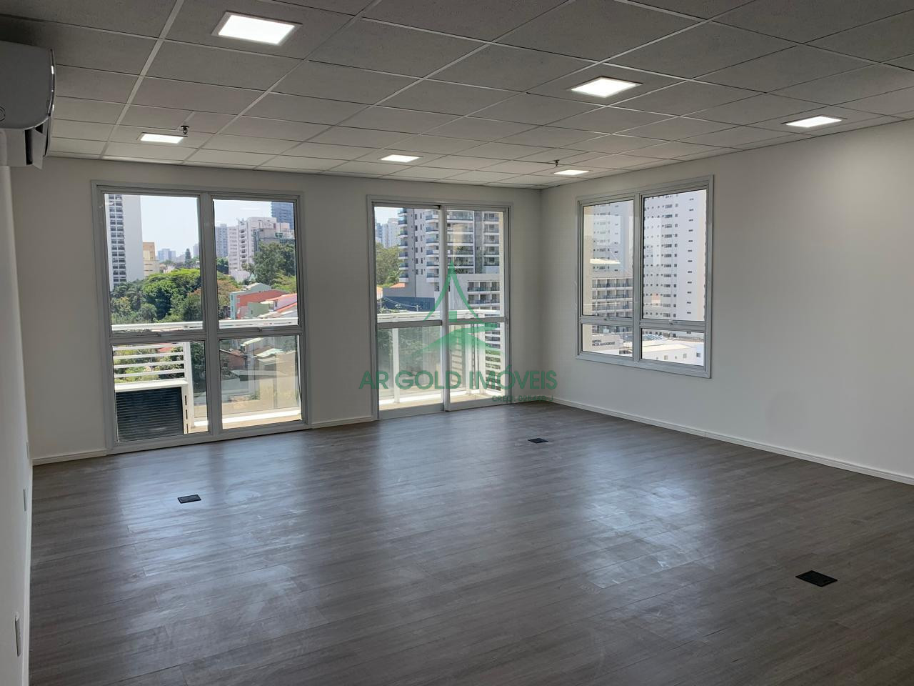 Sala Comercial à Venda em Pinheiros | 50m² | 1 Vaga | Andar Alto | Supéria Pinheiros