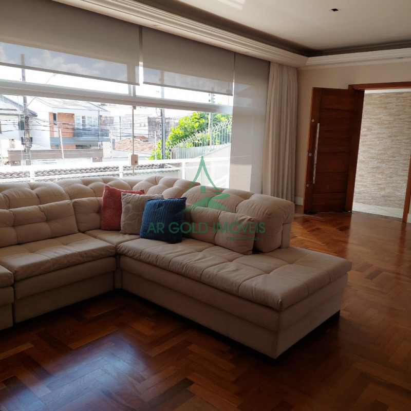 Casa à Venda na Vila Ipojuca | 3 Quartos | 2 Suítes | 5 Vagas | Área Gourmet | Rua Tranquila