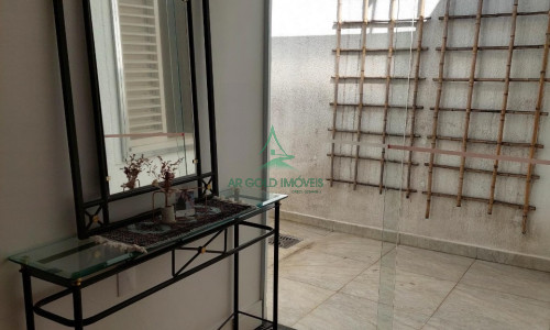 Casa à Venda na Vila Ipojuca | 3 Quartos | 2 Suítes | 5 Vagas | Área Gourmet | Rua Tranquila