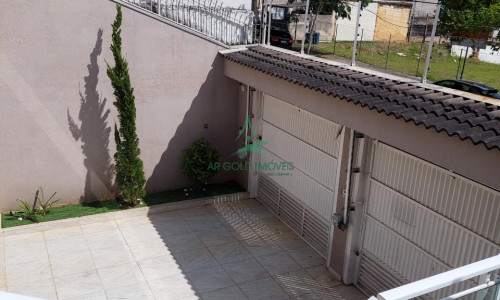 Casa à Venda na Vila Ipojuca | 3 Quartos | 2 Suítes | 5 Vagas | Área Gourmet | Rua Tranquila