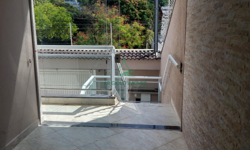 Casa à Venda na Vila Ipojuca | 3 Quartos | 2 Suítes | 5 Vagas | Área Gourmet | Rua Tranquila