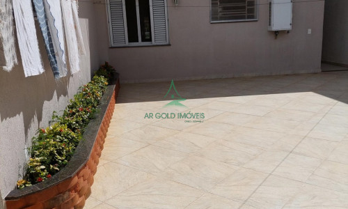 Casa à Venda na Vila Ipojuca | 3 Quartos | 2 Suítes | 5 Vagas | Área Gourmet | Rua Tranquila