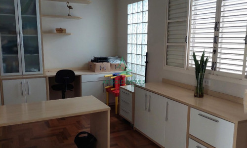Casa à Venda na Vila Ipojuca | 3 Quartos | 2 Suítes | 5 Vagas | Área Gourmet | Rua Tranquila