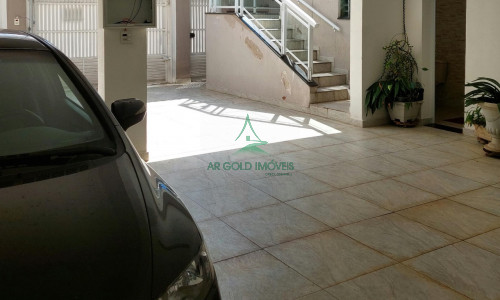 Casa à Venda na Vila Ipojuca | 3 Quartos | 2 Suítes | 5 Vagas | Área Gourmet | Rua Tranquila