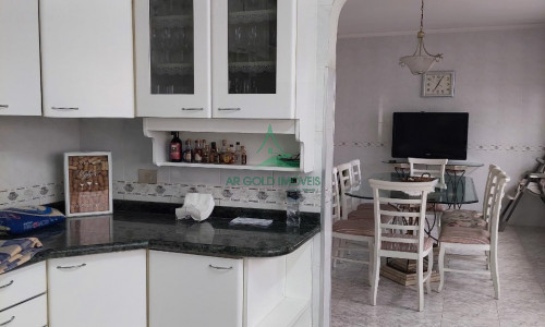 Casa à Venda na Vila Ipojuca | 3 Quartos | 2 Suítes | 5 Vagas | Área Gourmet | Rua Tranquila