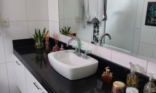 Casa à Venda na Vila Ipojuca | 3 Quartos | 2 Suítes | 5 Vagas | Área Gourmet | Rua Tranquila
