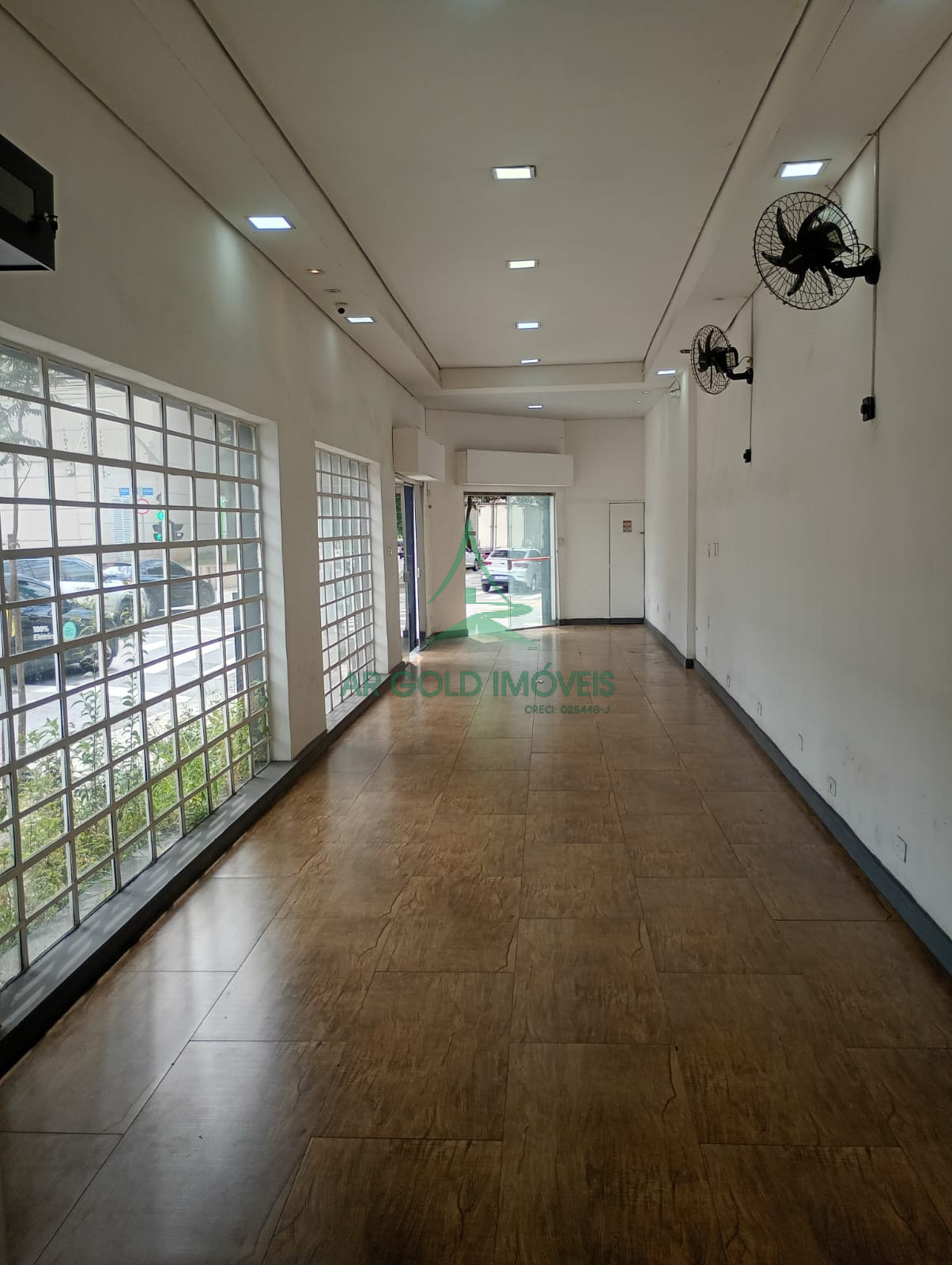 Loja Comercial para Locação na Lapa | 100m² | Esquina | 2 Vitrines | Alta Visibilidade | Alto Fluxo