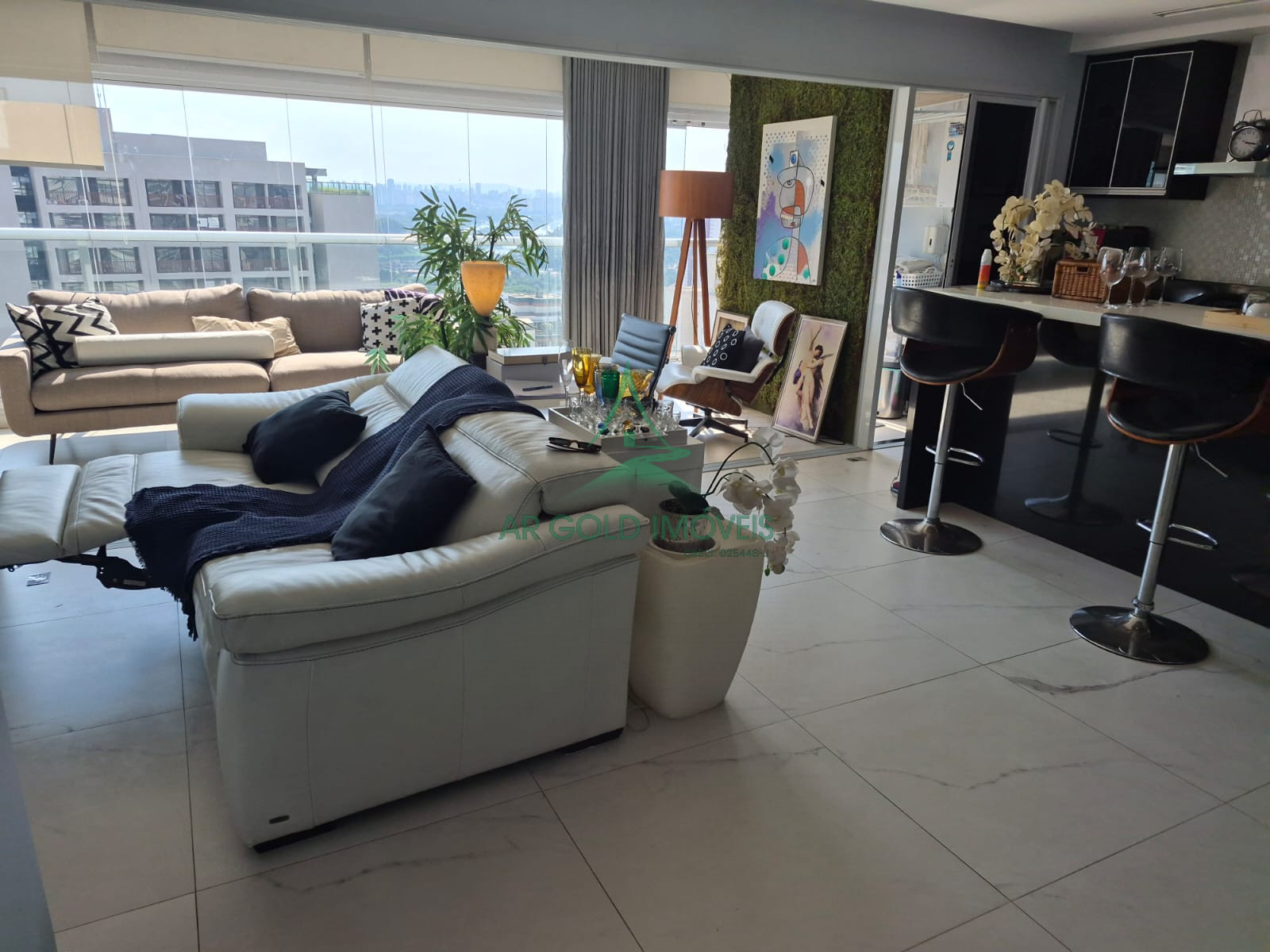Apartamento à Venda ou Locação em Pinheiros | 84m² | 1 Suíte | 2 Vagas | Vista Cinematográfica